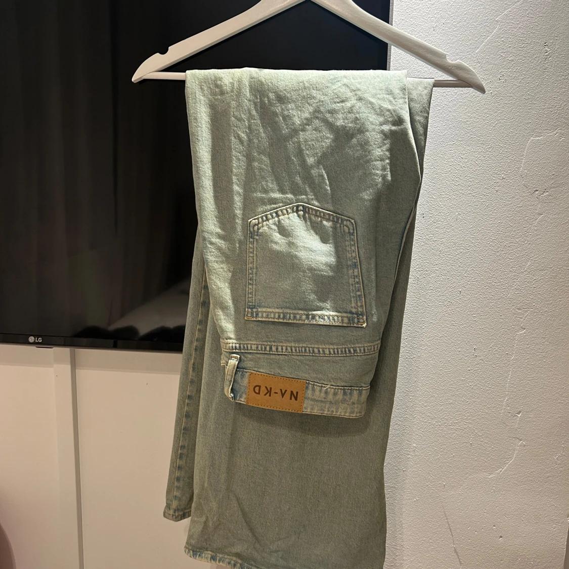 Ljusblå jeans från NA-KD - 93