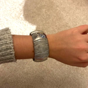 Armband/bangel - Tjockt bangel armband utan slitningar!