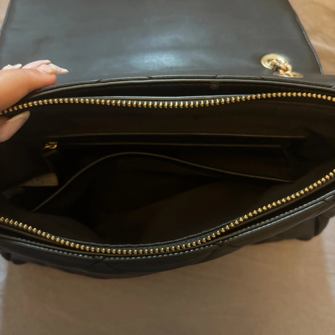 Svart quiltad axelväska från Valentino - 91