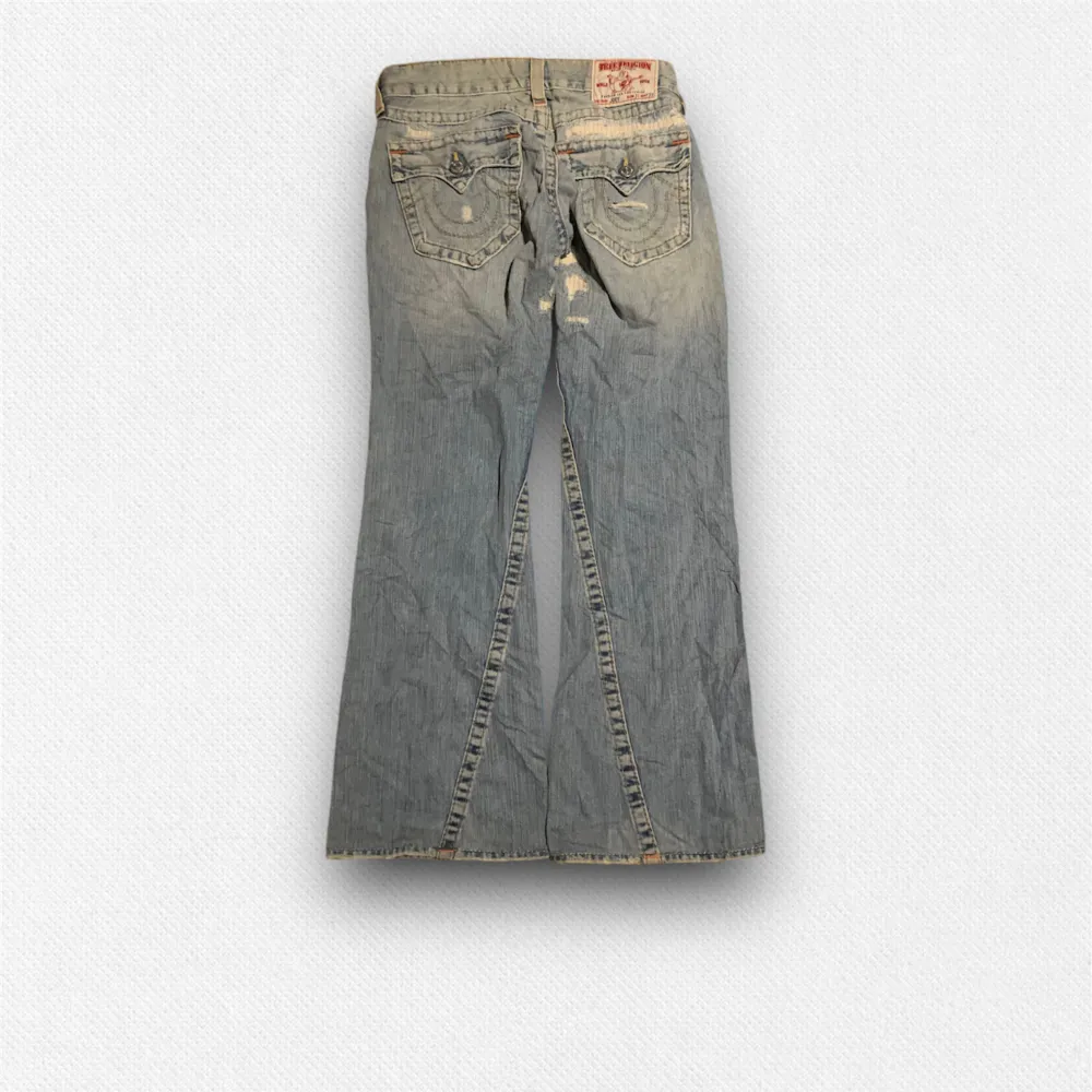 Bra skick slitningar är design, kom dm för mått elr om du har nån fråga . Jeans & Byxor.