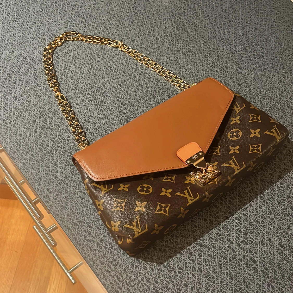Louis Vuitton pallas chain shoulder bag - 93