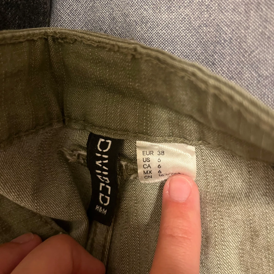 Lågmidjade utsvängda byxor  - 92