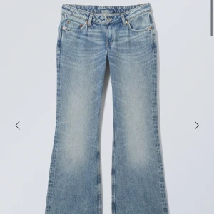 Blå bootcut jeans - Säljer ett par snygga blå bootcut jeans i mycket bra skick.  Storlek 25/32, fråga om fler bilder❤️❤️