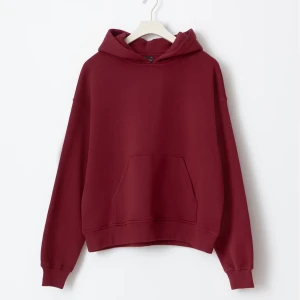 Vinröd hoodie - Säljer en supermysig vinröd hoodie från Gina. Endast använd några få gånger och säljer då den aldrig kommer till användning.💓             Nypris: 359,95!