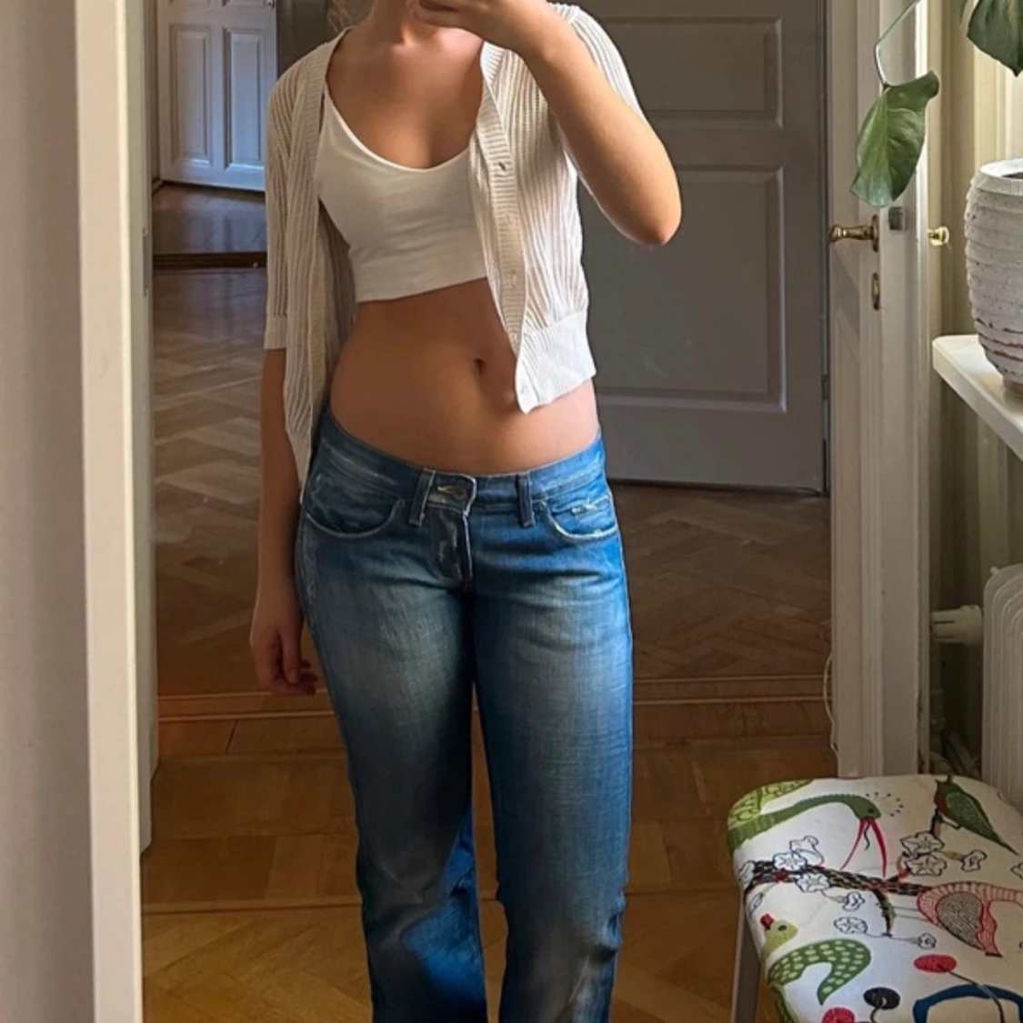 Blå jeans med slitningar - 90