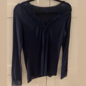 Intimisimi tröja  - Intressekoll på denna topp från Intimissimi i storlek S. Den har inga skador och använd några fåtal gånger💞ny pris cirka 500kr