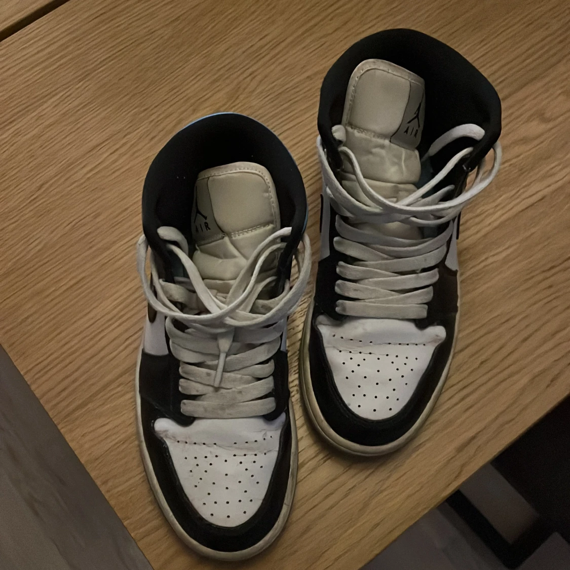 Nike Air Jordans i svart och blått - 90