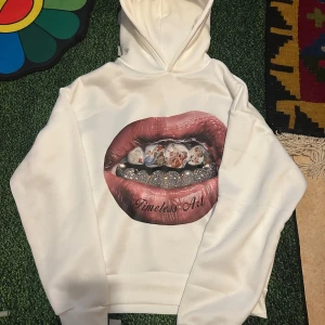 Vit hoodie med konstmotiv - Vit hoodie, oanvänd