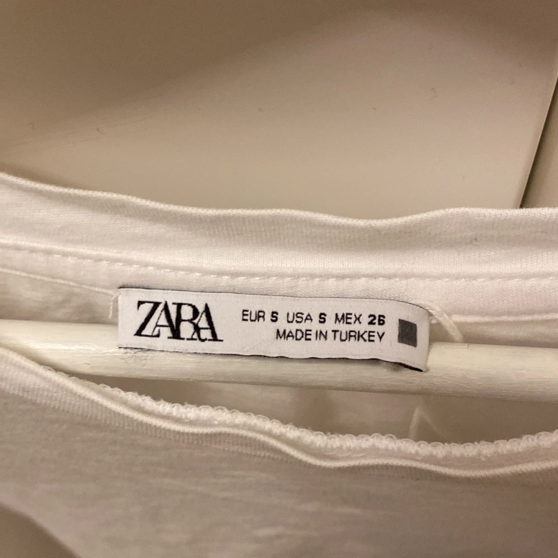 Vit topp från Zara - 90