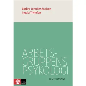  Arbetsgruppens psykologi är en uppskattad och etablerad klassiker. Denna femte utgåva har uppdaterats till dagens arbetsliv och dess villkor. Boken knyter ihop klassiska teoretiska perspektiv på grupper och psykosocial arbetsmiljö både med aktuell forskning och med konkreta erfarenheter av arbete och samarbete i olika typer av grupper och team. Bland mycket annat behandlas medarbetar- och ledarskap, socialt stöd, kommunikation, rättvisa och konflikthantering. Författarna är därtill generösa med råd och idéer om hur ofrånkomliga stötestenar i en arbetsgrupps liv kan hanteras. Innehåller ger sammantaget en djupgående förståelse för vad psykosocial arbetsmiljö innebär i praktiken.  Boken vänder sig till en bred målgrupp. Den lämpar sig väl som kurslitteratur på högskoleutbildningar; dels som en allmän förberedelse för ett kommande yrkesliv, dels som en specifik kunskapskälla för studerande av personal-, arbetsmiljö- och verksamhetsfrågor, exempelvis blivande personalvetare, psykologer och socionomer. Dessutom utgör den en utmärkt handbok för de chefer och grupper som vill satsa på de små stegens förbättrningsarbete, med fokus på arbetsklimat, hälsa och prestationer. Sammantaget presenterar författarna en bred, gedigen och välskriven genomgång av arbetsgruppers psykologi som även rymmer flera praktiska råd och tips för både ledare och gruppmedlemmar. Björn Nilsson i BTJ-häftet nr 7, 2018    Format Danskt band   Omfång 256 sidor   Språk Svenska   Förlag Natur & Kultur Akademisk   Utgivningsdatum 2018-01-13   Medverkande Ingela Thylefors   Medverkande Airi Iliste   ISBN 9789127822177  