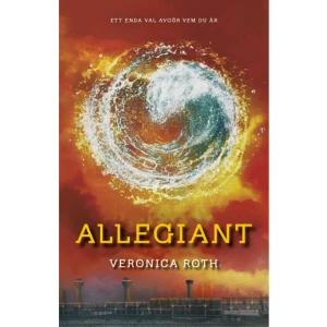 Allegiant (bok, storpocket) - Finalen i Divergent-trilogin!Tänk om hela din värld var en lögn. Tänk om ett enda avslöjande eller ett enda val förändrade allt. Tänk om kärlek och lojalitet fick dig att göra saker som du inte trodde var möjliga Det falangbaserade samhälle som Tris Prior en gång trodde på är splittrat av våld och maktkamper, ärrat av svek och förluster. Så när hon får chansen att utforska en värld bortom den hon hittills känt, är Tris redo. Kanske kan hon och Tobias bygga ett nytt och enklare liv tillsammans bortom stängslet, ett liv fritt från komplicerade lögner, hoptrasslade lojaliteter och plågsamma minnen.Men Tris nya verklighet är ännu mer skrämmande än den hon lämnat bakom sig. Gamla sanningar förlorar snart sin mening, och nya omskakande insikter förändrar människorna hon älskar.Och än en gång måste Tris kämpa med att försöka förstå den mänskliga naturens komplexitet och sin egen samtidigt som hon ställs inför svåra val i fråga om mod, lojalitet, uppoffring och kärlek.VERONICA ROTH föddes 1988 i en för­ort till Chicago. Medan hon studerade på universitetet började hon skriva på sin dystopiska science fiction-trilogi Divergent, Insurgent och Allegiant succéböckerna som hittills har sålt i över 32 miljoner exemplar världen över! Våren 2014 hade film­versionen av Divergent, med bland annat Shailene Woodley och Kate Winslet i rol­lerna, premiär. Uppföljaren Insurgent gick upp på svenska bio­grafer 20 mars 2015.    Format Storpocket   Omfång 392 sidor   Språk Svenska   Förlag Modernista   Utgivningsdatum 2015-03-31   Medverkande Katarina Falk   Medverkande Lars Sundh   ISBN 9789176453193  