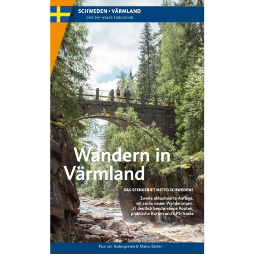 Immer wieder aufs Neue erlebt man die schwedische Natur als überwältigend grün, weit und leer, wenn man in sie hinaus zieht. Ein so großes dünn besiedeltes Land ist etwas, das man in Nordwesteuropa kaum kennt. Die meisten Schweden wohnen in der südlichen Landeshälfte, was hauptsächlich der Länge der Wintertage zuzuschreiben ist. Es ist dort wesentlich länger hell als im Norden. Je weiter nördlich man kommt, desto weniger Bewohner gibt es. Värmland liegt ungefähr auf halbem Wege, knapp über dem Breitengrad von Oslo und Stockholm. Da das Gebiet so dünn besiedelt ist, erhält die Natur allen Raum, den sie benötigt. Auch für schwedische Verhältnisse ist es eine ländliche, landwirtschaftlich geprägte Provinz. Dies allerdings in dem für uns etwas weniger naheliegenden Bereich der Forstwirtschaft. Einen Großteil des Landes nutzt man zur kommerziellen Holzgewinnung. Zwischen all dem Grün findet man viel Wasser. Värmland gilt als das schwedische Seengebiet schlechthin. In jedem Tal findet man einen Fluss und hinter jedem Hügel liegt ein See. Diese Provinz ist sehr wasserreich. Von riesigen Seen bis zu lieblichen kleinen Gewässern, Wasser findet man hier überall. Die Bewohner Värmlands leben im Freien. Sie arbeiten, beispielsweise als Waldarbeiter oder als Gastgeber oder Gastgeberin im Outdoor-Bereich, meistens in der Natur und wohnen in einer ländlichen Umgebung. Von Elchsafaris bis zum Rafting, von allen möglichen Wintersportarten bis zu Kanufahrten, hier ist alles möglich. Zwölf Jahre nach Erscheinen der Erstauflage dieses Wanderführers hat sich die Wanderregion Värmland stark verändert. Damals hatte man praktisch keine Wegbeschreibungen, jetzt gibt es die Värmlandsleder: gut gepflegte und markierte Wanderwege, wovon die meisten Rundwanderungen sind. In diese Neuauflage unseres Wanderführers haben wir sieben dieser Routen, sowie eine Reihe neuer Routen in Gebieten, die wir noch nicht kannten, aufgenommen. Gemeinsam bieten sie eine Auswahl alles Guten, das Värmland dem Wanderer zu bieten hat. Die Länge der Wanderungen variiert von 5,7 km bis 21 km, so dass für jeden etwas dabei ist. Es handelt sich also immer um bereits bestehende Wanderwege, die (manchmal lediglich nummerisch) markiert sind. Wir haben sie nicht festgelegt, aber sie wurden von uns gelaufen, beurteilt, beschrieben, bebildert und kartiert. Alles, was Sie tun müssen, ist Ihre Wanderschuhe anziehen und entdecken, was Värmland zu so etwas Besonderem macht.    Format Häftad   Omfång 160 sidor   Språk Tyska   Förlag One Day Walks Publishing   Utgivningsdatum 2022-07-07   Medverkande Marco Barten   Medverkande Dina Pohle   ISBN 9789078194385  . Böcker.