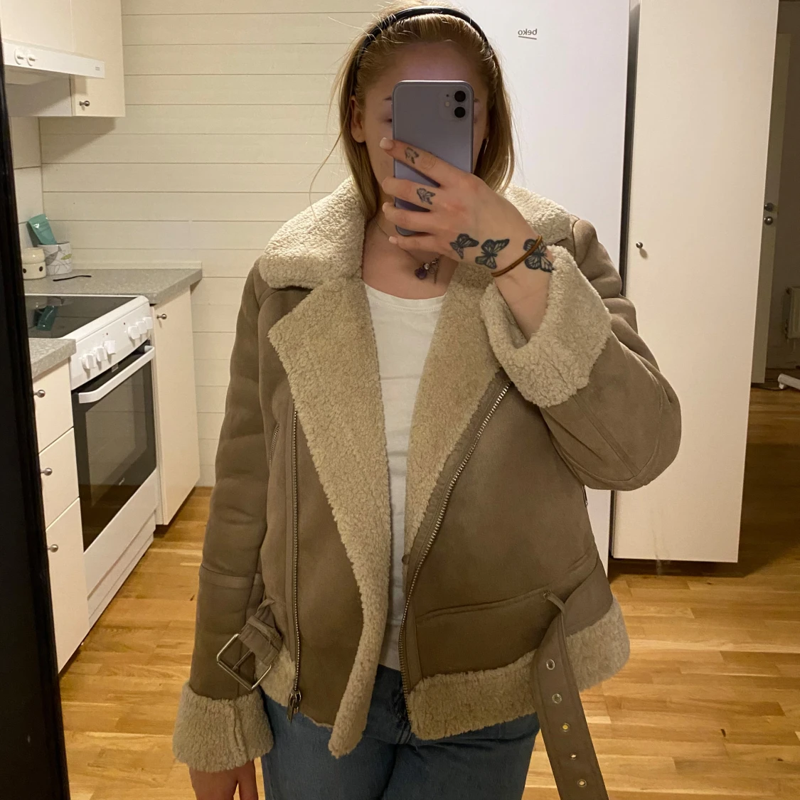 Beige jacka från Stradivarius