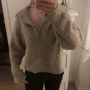 Beige stickad tröja - Mysig beige stickad tröja!🤎