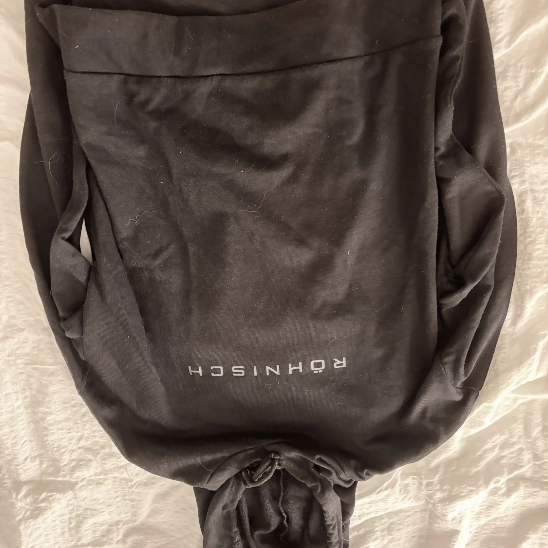 Svart hoodie från Rohnisch