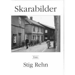 Skarabilder (inbunden) - Här serveras vackra foton från det svunna Skara, som Stig Rehn fotograferat under sex decennier. Allt från barnens saftkalas på en bakgård till katastrofer i stadens historia. Vemod, glädje och humor finns rikligt representerat i detta Skaradokument. Ett urval av Stig Rehns bilder, som väcker många gamla minnen till liv.    Format Inbunden   Omfång 128 sidor   Språk Svenska   Förlag Västergötlands museum   Utgivningsdatum 1993-12-31   Medverkande Stig Rehn   Medverkande Stig Rehn   Medverkande Agneta Boqvist   Medverkande Ulf Nordh   ISBN 9789185884766  