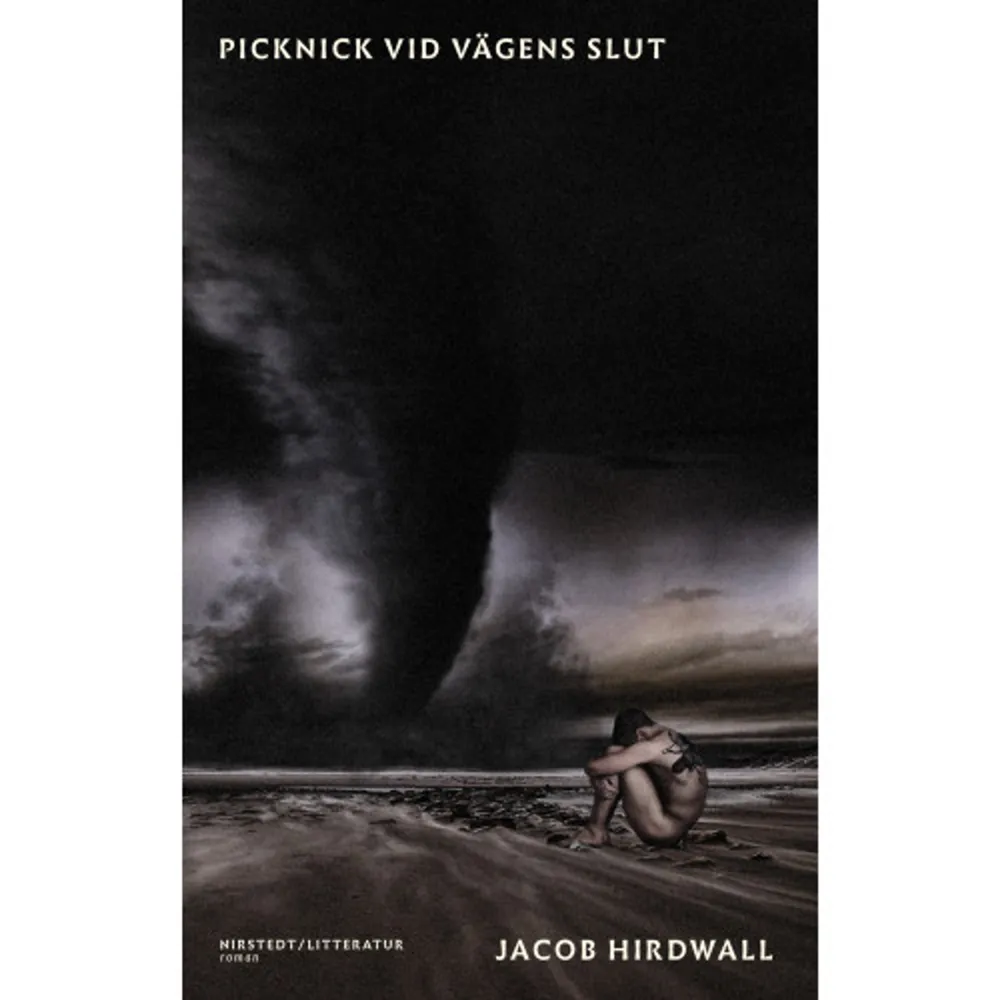 Som en virvlande aska kom det drivande från bergen. Det var oberäkneligt, antog skiftande former. En cirkel, en ellips, en kolonn, en romb. Det imiterade stackmoln, dimma, sjörök... Institutet har gjort mätningar i många år. Små skiftningar har registrerats, men varningarna har inte tagits på allvar, i synnerhet inte Gregors alarmerande rapport. Gregor har också andra bekymmer, sin sjukdom, sin avvikelse. När förändringen väl sker går det snabbare än någon anat; eldstormar härjar, stridsflyg sätts in mot Den svarta smeten. Men varken vapen eller växande administration rår på de nya hoten, och under den civiliserade fernissan tränger begär och våld upp, likt naturkrafter. En kalejdoskopiskt berättad roman om en värld med allt färre möjligheter, mångstämmig, absurd,hård, poetisk. Jacob Hirdwall, född 1967, är dramatiker och regissör med en rad pjäser för olika scener bakom sig, senast sista delen av trilogin Människor som försvinner på Kulturhuset Stadsteatern i Stockholm. Han är ledare för manuslabbet Bergman studio vid Dramaten och för teatergruppen Ensembleverket. Picknick vid vägens slut är hans första roman. »Jacob Hirdwall har skrivit en oerhört intelligent dystopi, med lika delar samhällskritik och absurd humor.« Ida Therén, Svenska Dagbladet»... en berättelse som spränger ut sig själv i 360-gradiga loopar; en språklig nebulosa på crack! Mycket rök och dimma. Lika mycket tjusning och stimulans. En vild och vanartad kusin till fjärrskådande diktarkollegor som Lars Jakobson och Sam Ghazi, om man så vill.« Martin Lagerholm, Borås Tidning»... årets hittills mest fascinerande svenska romandebut (...) Det är en rafflande och stundtals gnistrande poetisk roman av en debutant med enorm potential.« Jonas Thente, Dagens Nyheter    Format Inbunden   Omfång 235 sidor   Språk Svenska   Förlag Nirstedt/litteratur   Utgivningsdatum 2019-04-15   ISBN 9789198505436  . Böcker.