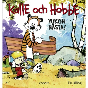 Yukon nästa! (häftad) - Den tredje kronologiska samlingen med Kalle och Hobbe, en av de populäraste serierna genom tiderna. De första stripparna med busfröet Kalle och hans tygtiger Hobbe, som i Kalles fantasi är livs levande, trycktes 1985. Under de tio år Bill Watterson ritade serien lät sig hela världen charmas av pojken med den livliga fantasin som vägrar infoga sig i vardagens trista normer. Trots att det nu har gått tjugofem år sedan den sista strippen tecknades har Kalle och Hobbe fortfarande en stor publik, tack vare de oemotståndliga figurerna och seriens tidlösa humor. Cobolt Förlag ger ut Kalle och Hobbe i en nyöversatt och nytextad utgåva av de klassiska samlingsvolymerna.    Format Häftad   Omfång 127 sidor   Språk Svenska   Förlag Cobolt Förlag   Utgivningsdatum 2021-04-29   Medverkande Bill Watterson   Medverkande Johan Andreasson   ISBN 9789188897350  