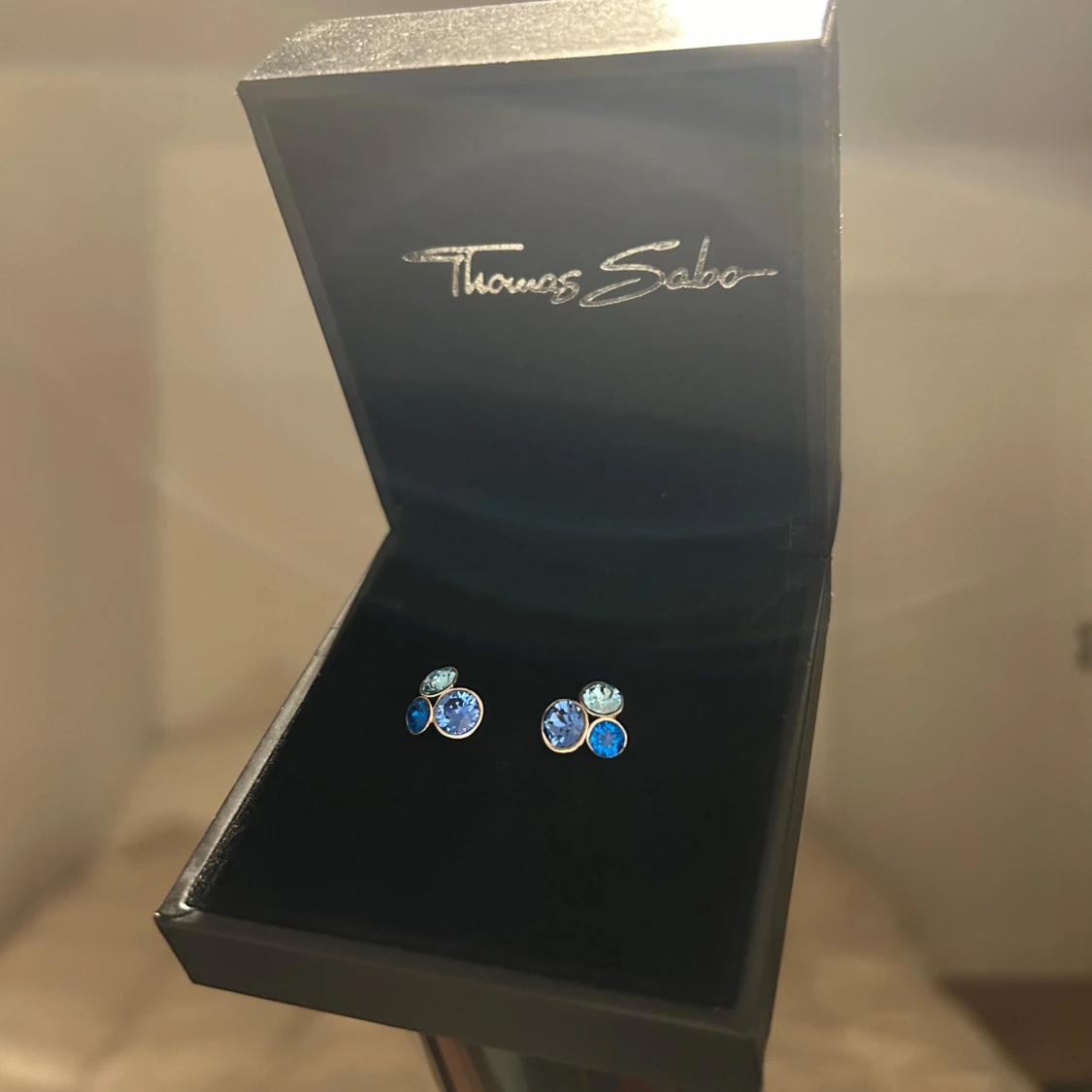 Blå diamantliknande silver örhängen  - 1