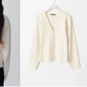 Knitted cardigan  - Kollar intresset på denna populära fina kofta med lappen kvar som är helt slutsåld online🙌🏼🙌🏼