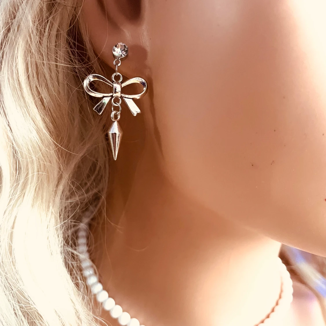 Made by prisförslag- 1 st örhänge rosett - 2