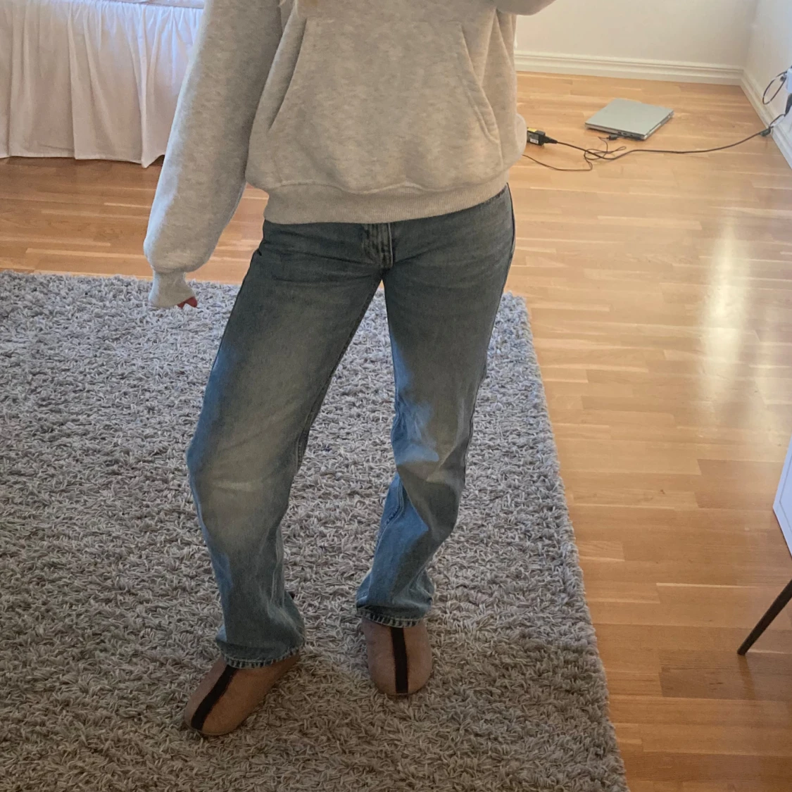 Blå jeans med rak passform - 2