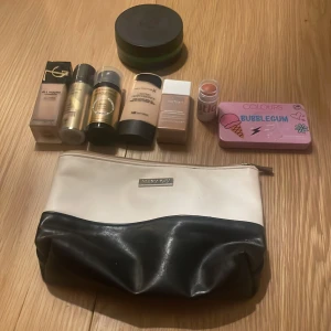 Sminkset med foundation, primer och ögonskugga - Säljer ett sminkset med Yves Saint Laurent foundation, Max Factor primer och foundation, Technic bronzing drops och en ögonskuggspalett i rosa och bruna toner. Inkluderar även en Mary Kay sminkväska. Nästan allt nytt❤️ Paketpris