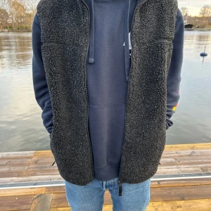 Svart fleeceväst - Svart teddy/fleeceväst🖤