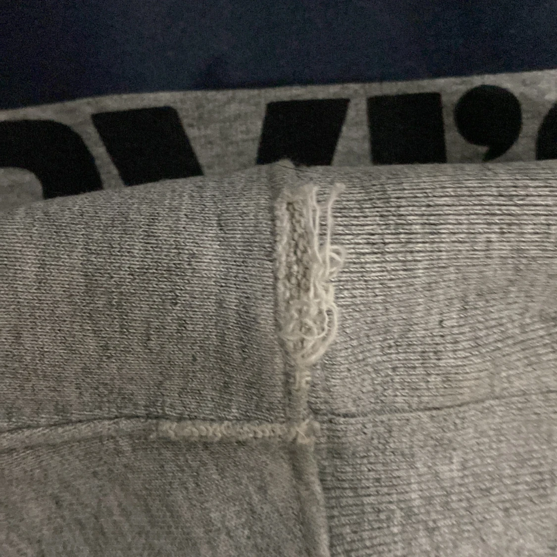 Grå hoodie från Levi's - 2
