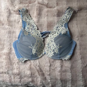 Intimissmi bh blå - Använt endast en gång då den var förliten anars helt ny ,storlek 75b🌸