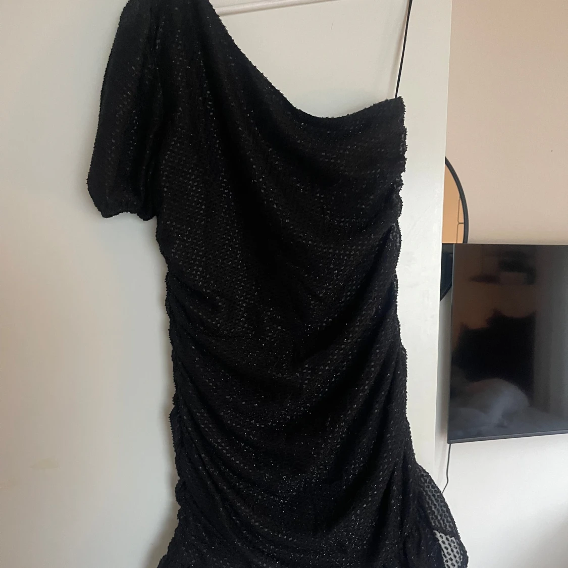 Svart glittrig klänning från Vero Moda - 2