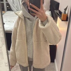 teddy jacka - Säljer min populära teddy jacka från newyorker