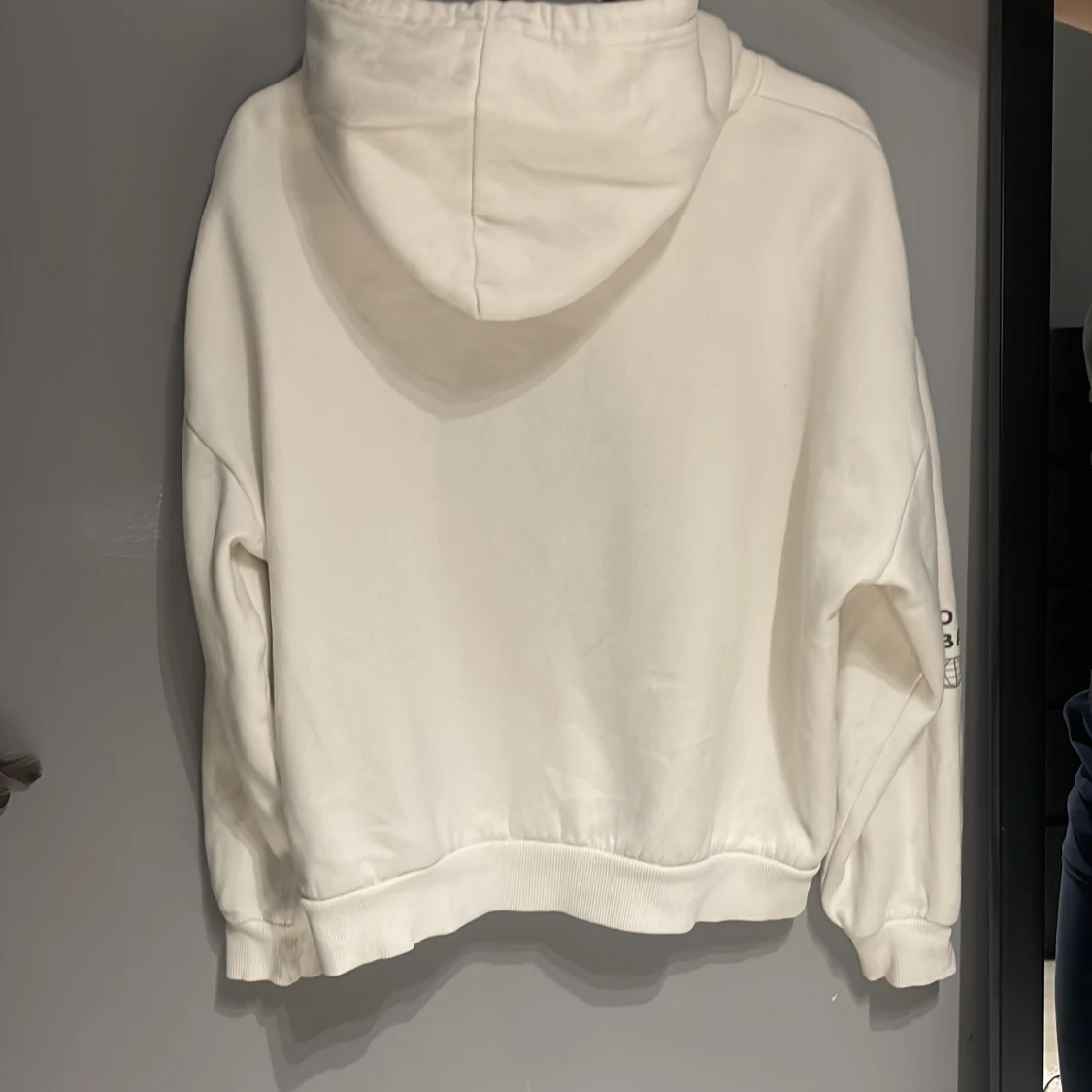 Vit hoodie med tryck - 1