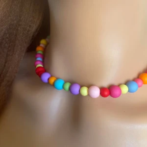 Made by prisförslag - mix och unika halsband  - Fås ej som på bilden. De är lika men olika och unika 