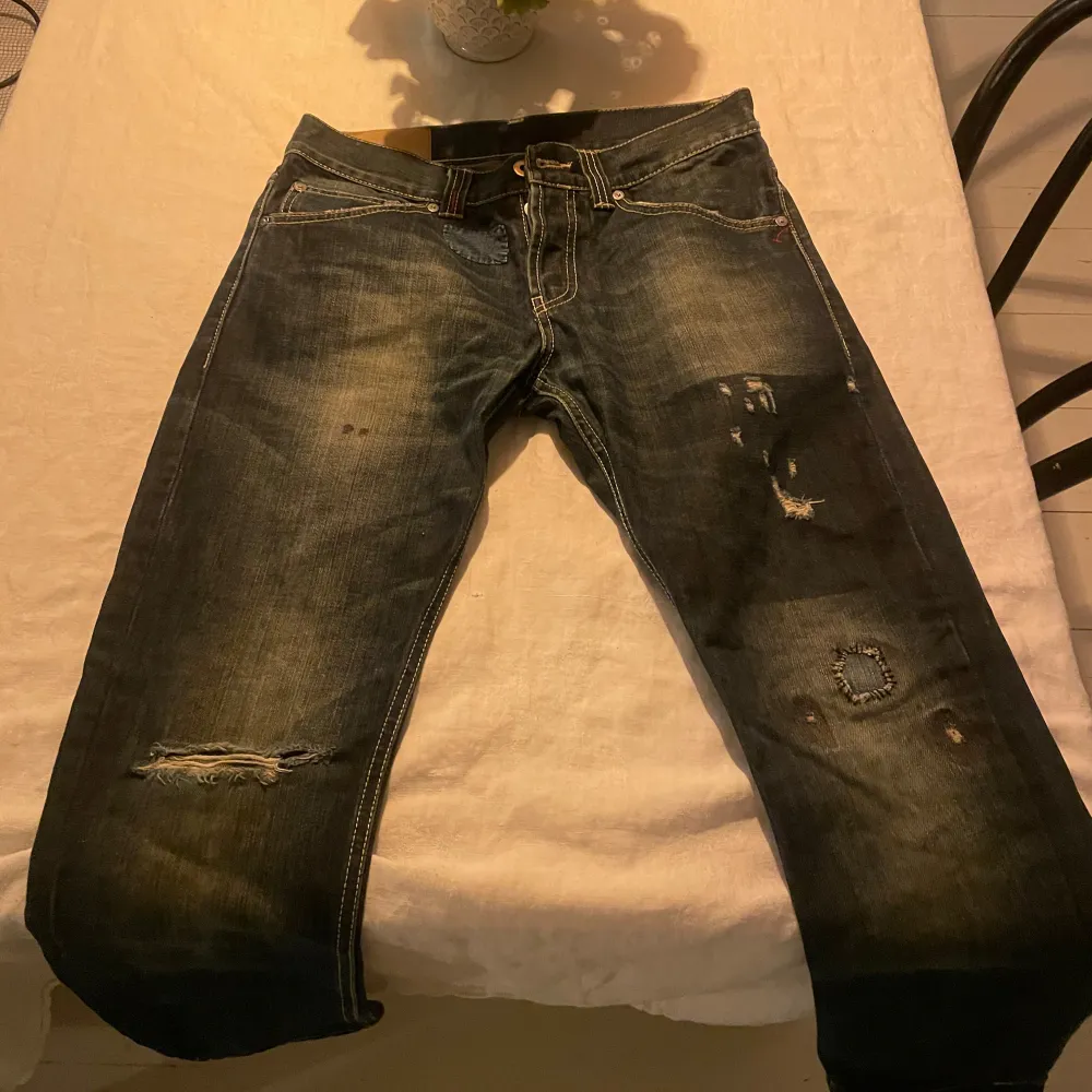 Säljer mina dondup jeans för att dem är för små, är som nya, midja storlek 30,               så jävla grisch. Jeans & Byxor.