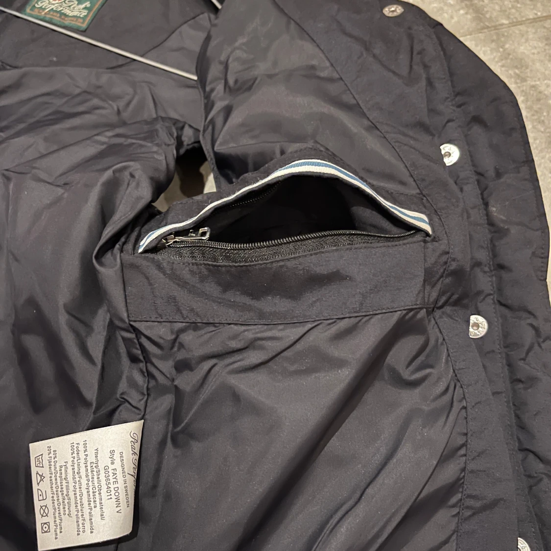 Svart dunväst från Peak Performance - 92