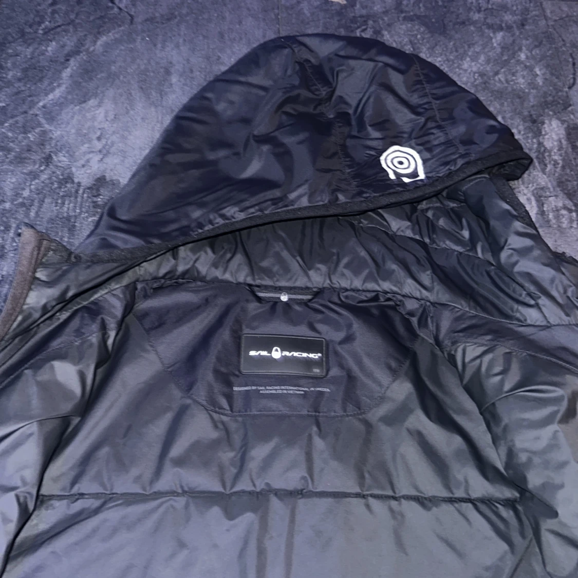Svart pufferjacka från Sail Racing  - 91