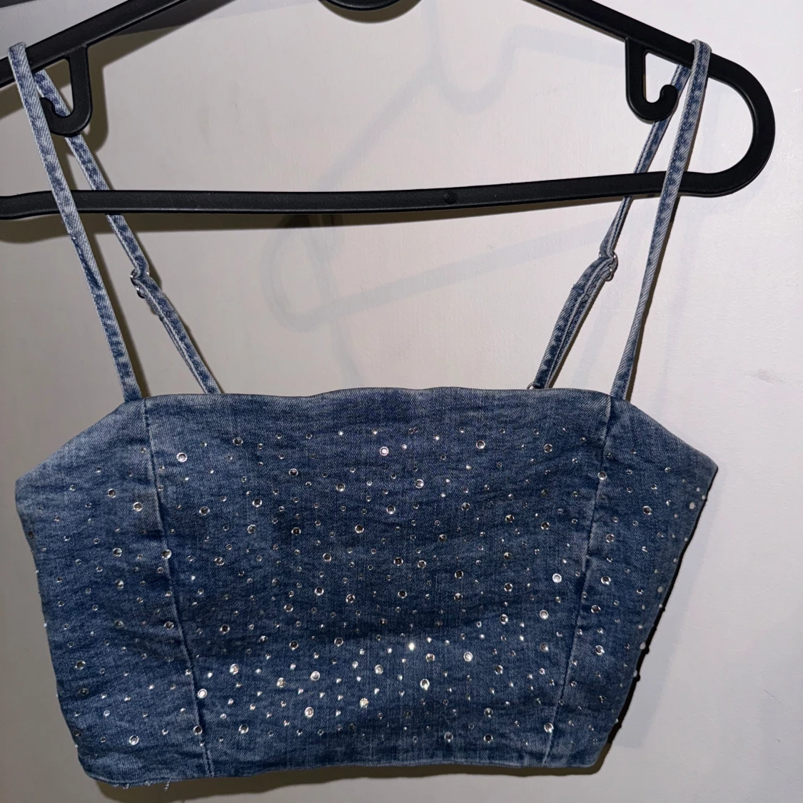 Blå jeanskorsett med paljetter