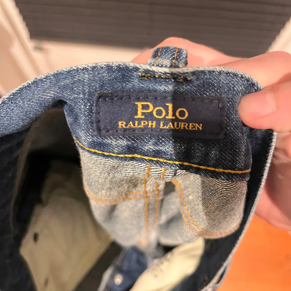 Tvär feta polo ralph Lauren jeans. Säljer dom billigt eftersom jag inte har plats för dom. Köpte dem på någon designer vintage grej. . Jeans & Byxor.