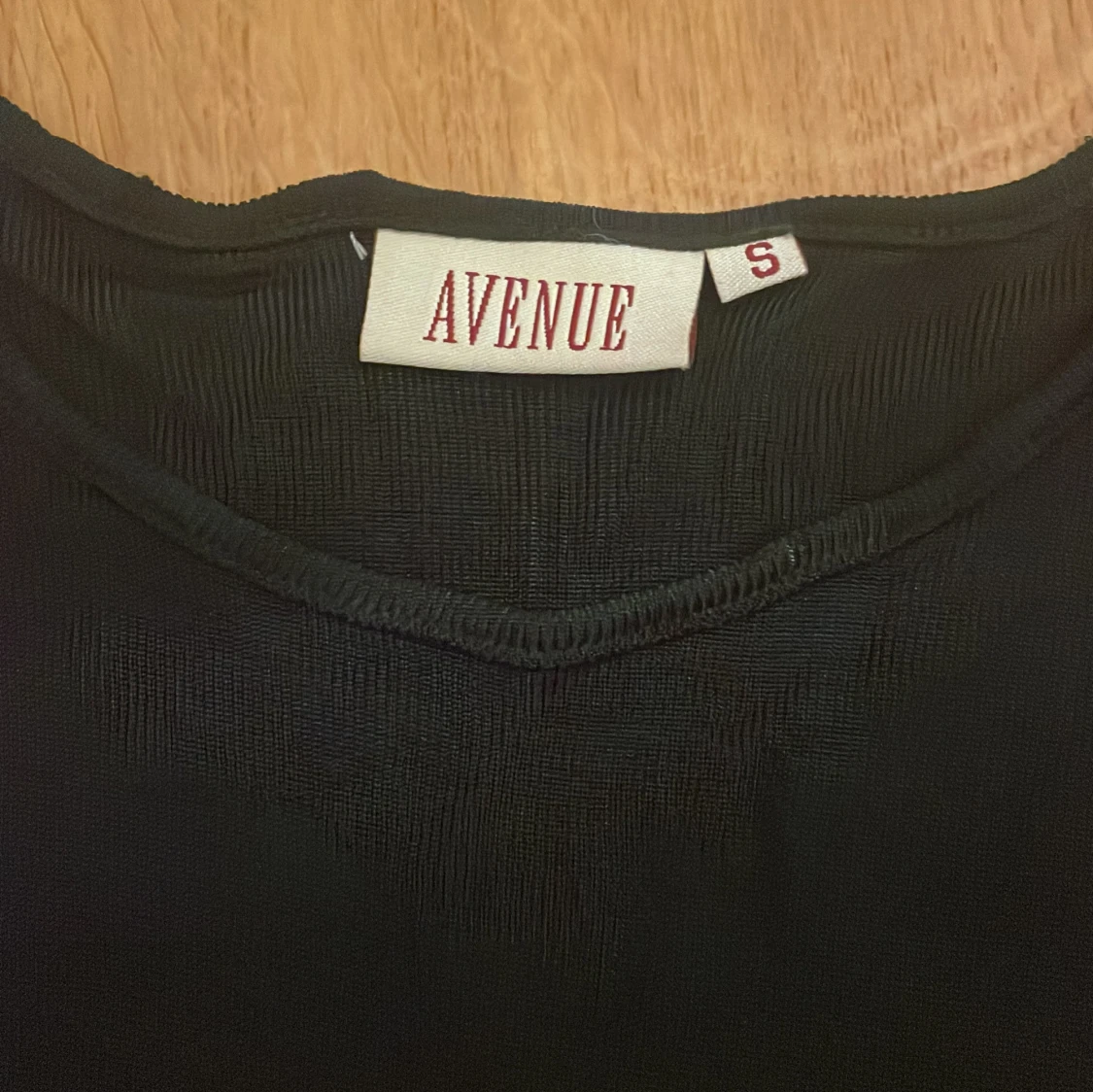Svart tröja från Avenue - 90
