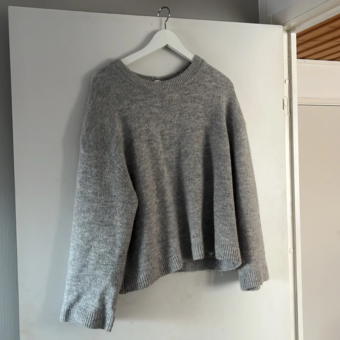 Grå stickad tröja från Gina Tricot - 92