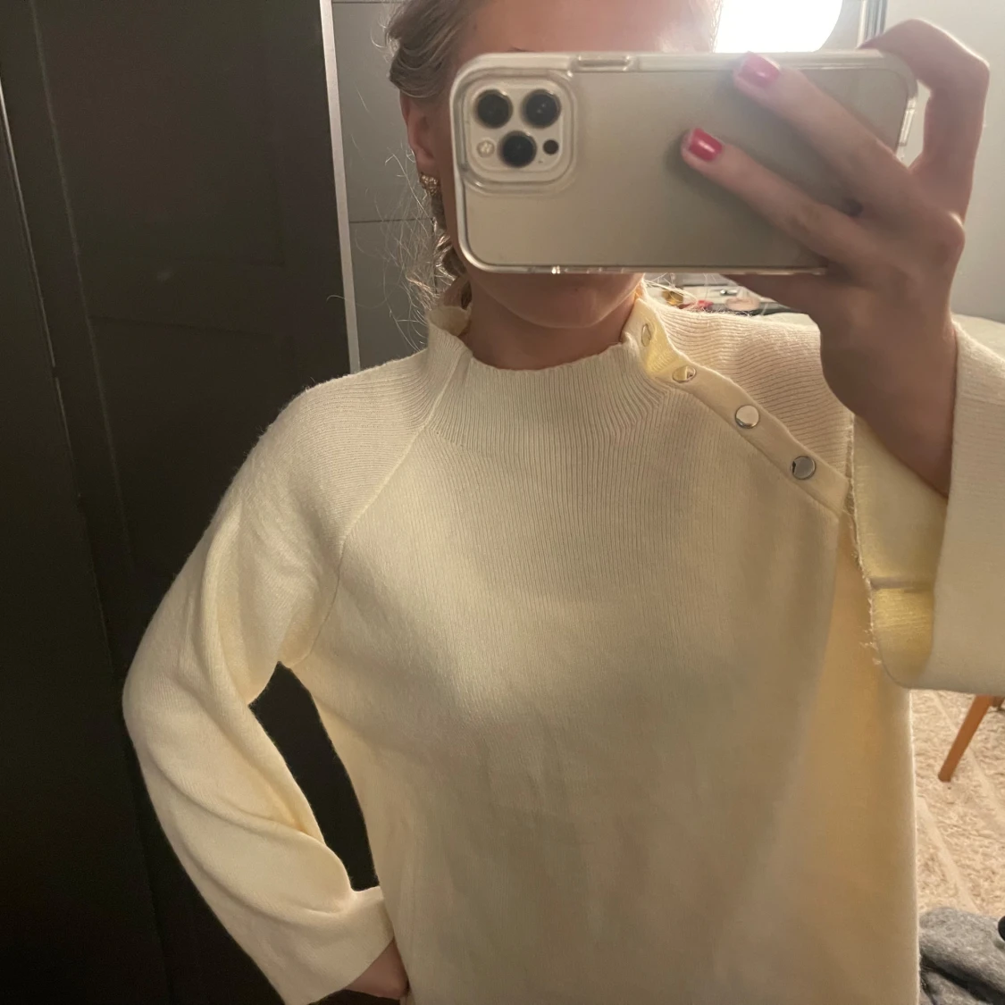 Vit tröja med knappar - 91