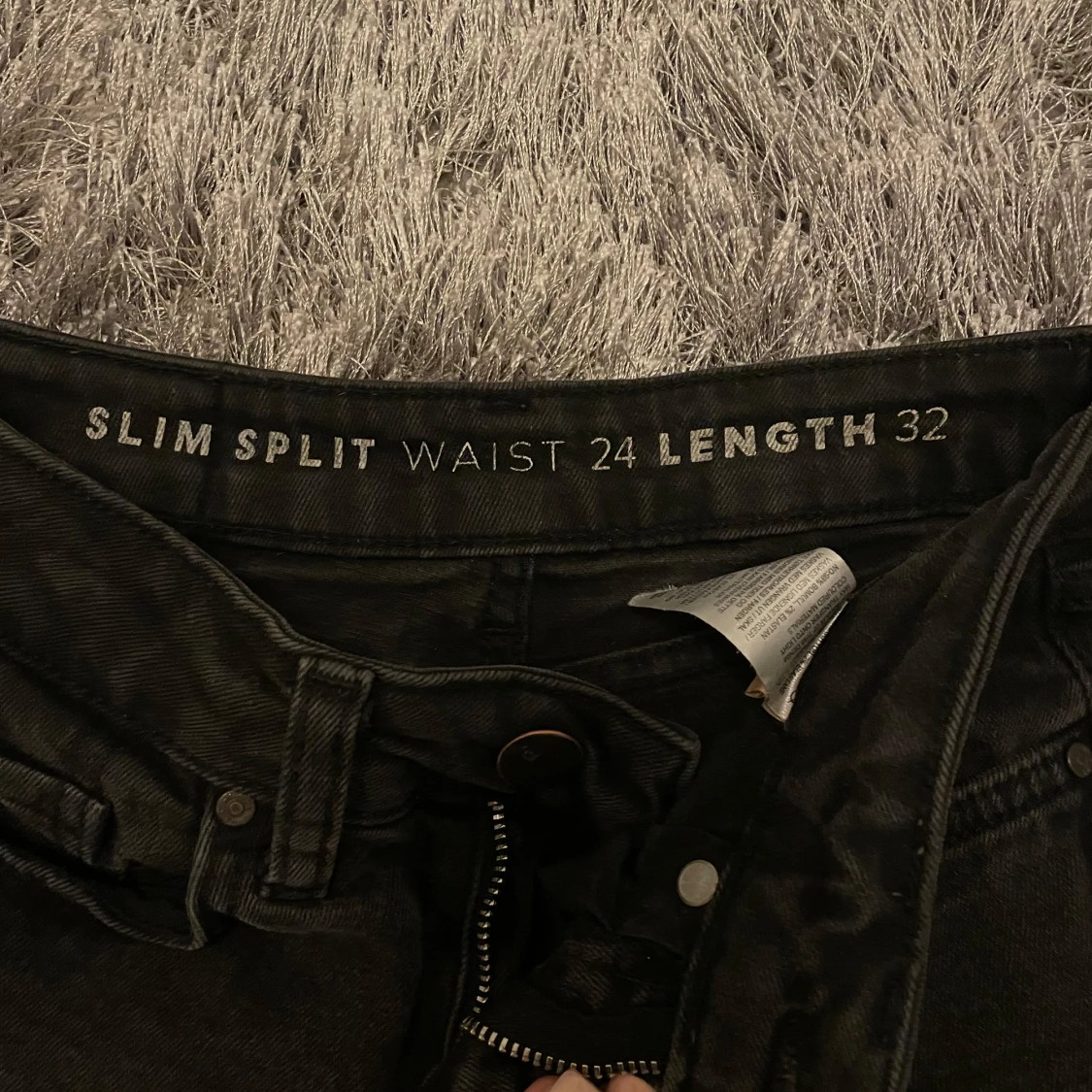 Svarta slim jeans med slits - 90