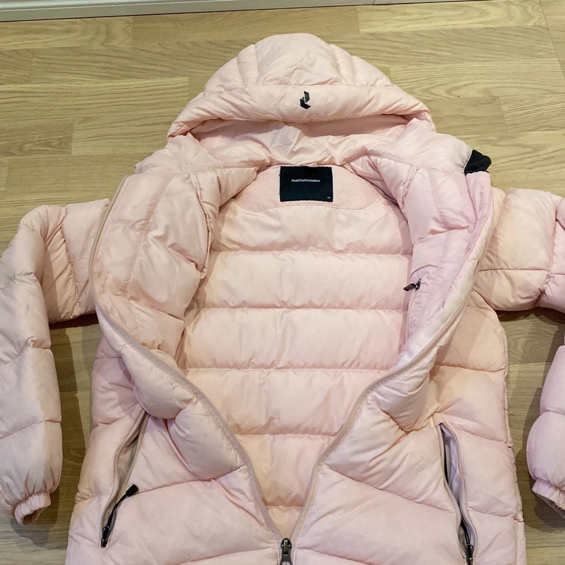 Ljusrosa dunjacka från Peak Performance - 92