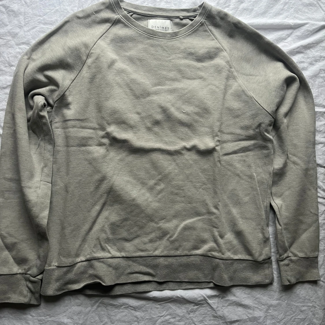 Grå tröja från Denimes