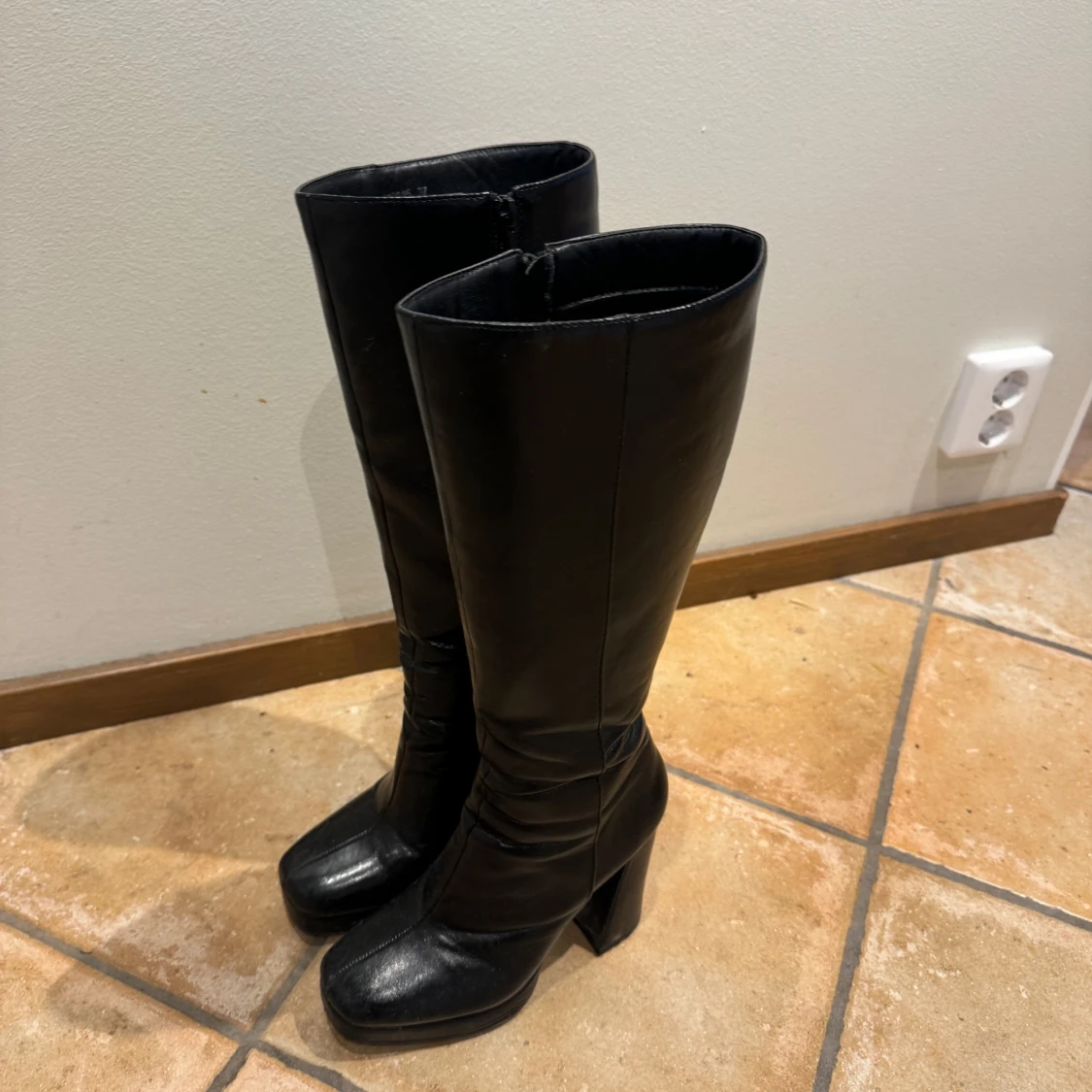 Svarta höga boots  - 91