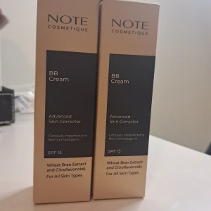 BB Cream från Note Cosmetique + spf 15(oöppnat) - Säljer Note Cosmetique BB Cream i nyans 01. Denna BB Cream är en avancerad hudkorrigerare med SPF 15, perfekt för alla hudtyper. Innehåller vetekli-extrakt och citroflavonoider för att dölja ojämnheter utan att täppa till porerna. Dem är oöppnat.  Säljer en, skriv om du vill ha två. (147 kostar det, köpte 3 men vill ha bara 1, därfõr jag säljer ny och oöppnat)