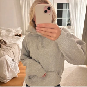 Snygg grå Hoodie från BikBok - Fin Hoodie från BikBok💕 kontakta för mer info