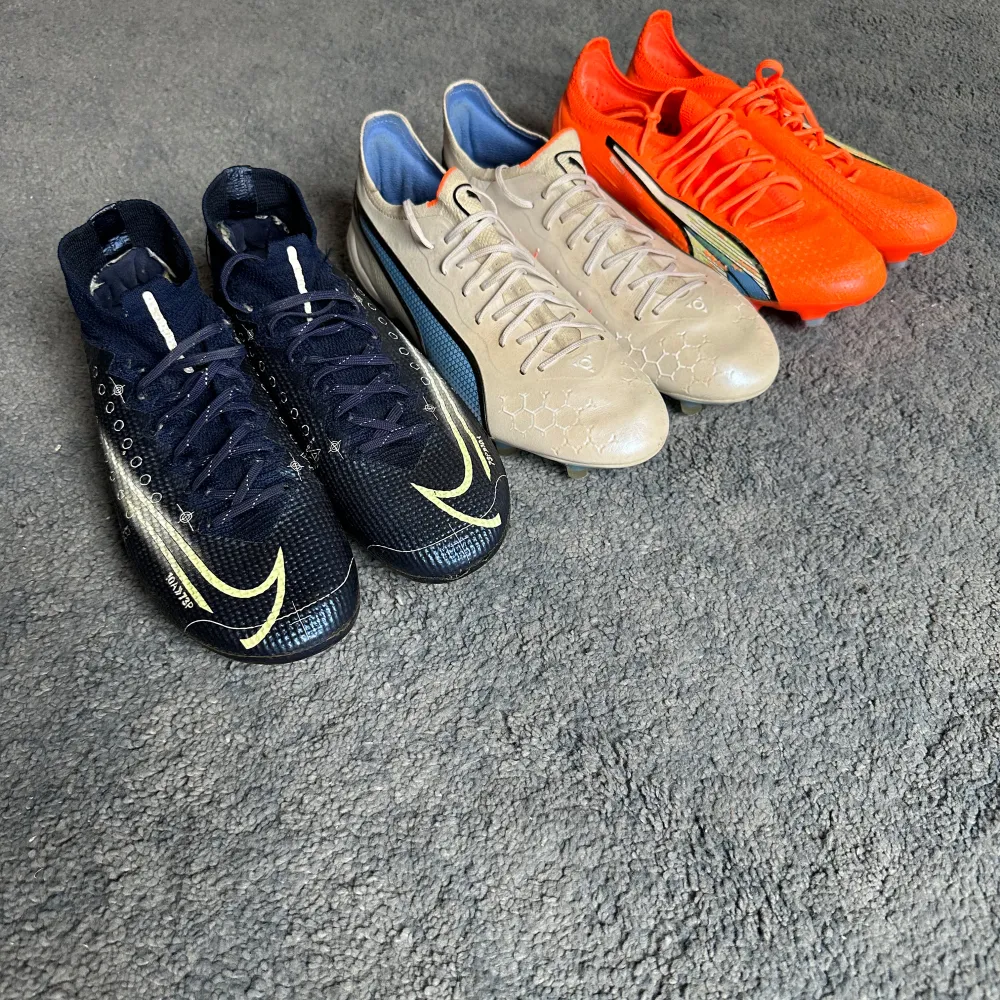 Tja, säljer lite fotbollsskor! Alla är högsta modellen, alltså äkta och är sparsamt använda. Nike superfly cr7 strl 41: 1000kr Puma orange strl 40 skick 10/10: 800kr Puma vit strl 42: 499kr. Sportswear.