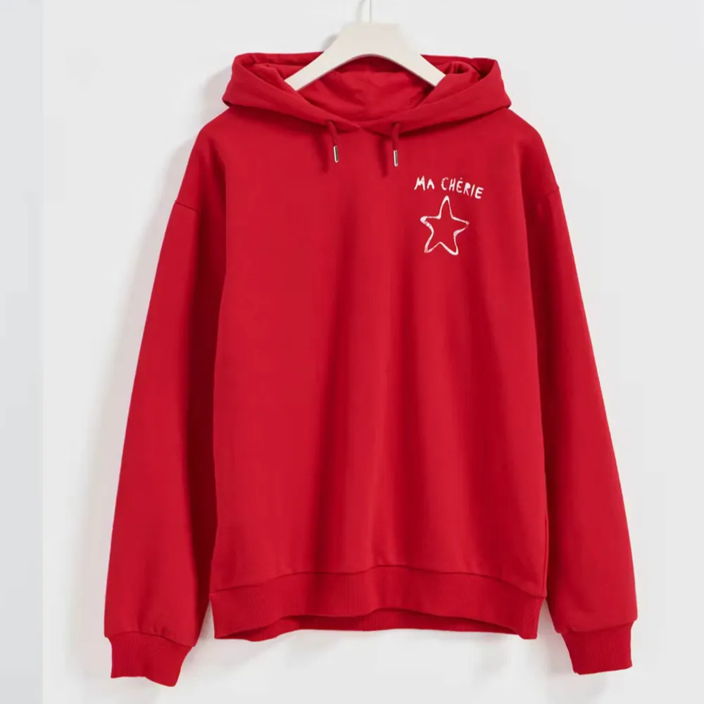 Säljer min superfina mi amor hoodie från Ginatricot som är slutsåld online och i butik. Storlek XS❤️. Hoodies.